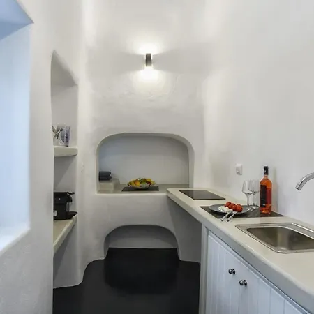 Santorini Traditional House With Private Hot Tub