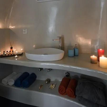 Santorini Traditional House With Private Hot Tub Apartment *