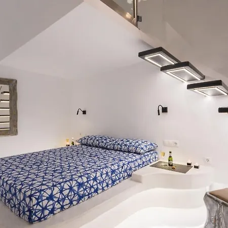 Santorini Traditional House With Private Hot Tub Fira (Santorini)